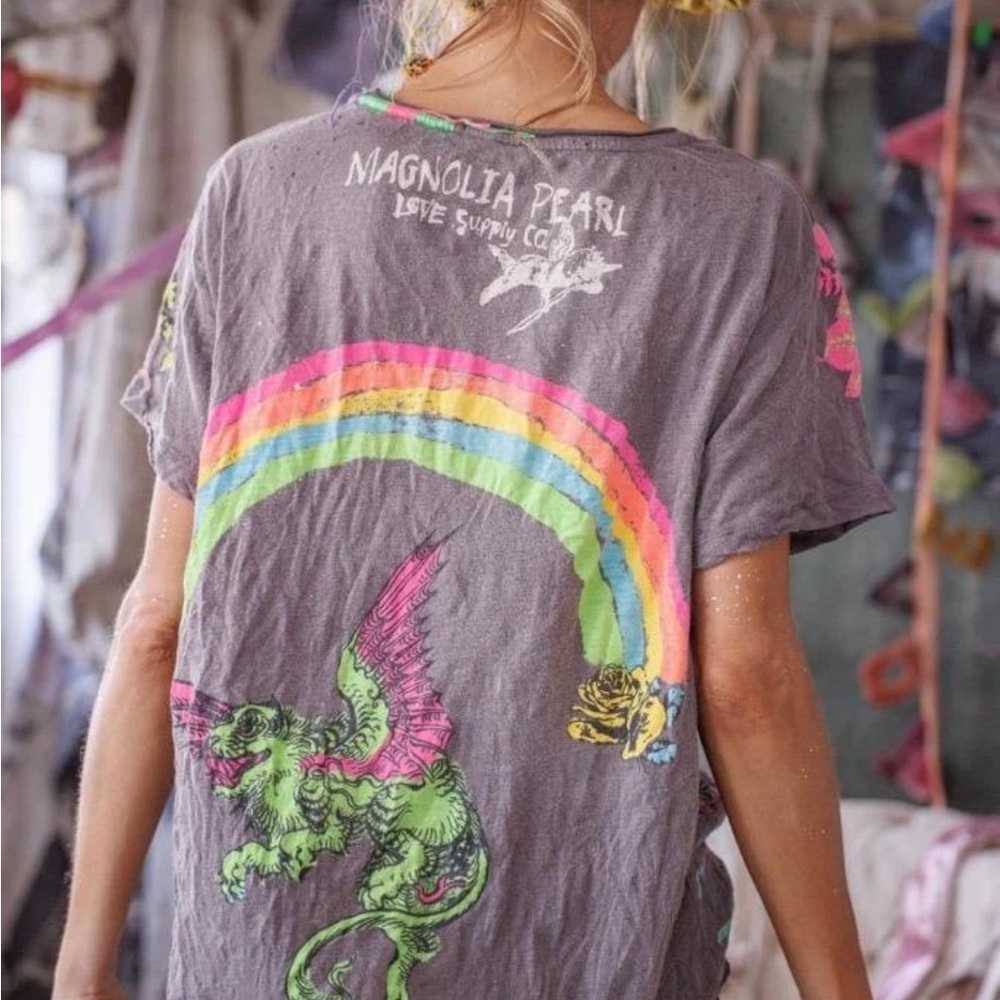 Magnolia Pearl Gray Tee with Neon Dragon Print - Picture 2 of 3